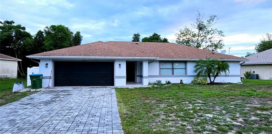 House in Deltona, Florida 3 bedrooms, 170.57 sq.m. № 1812758