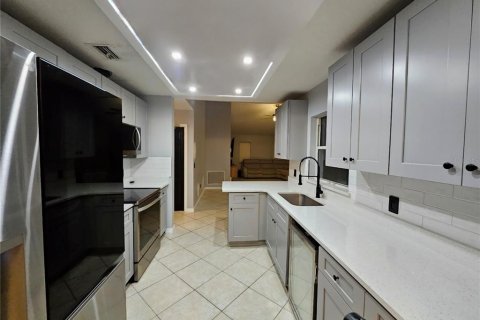 House in Deltona, Florida 3 bedrooms, 170.57 sq.m. № 1812758 - photo 5