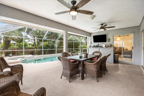 House in Port St. Lucie, Florida 3 bedrooms, 175.77 sq.m. № 2432913 - photo 29