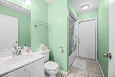 House in Port St. Lucie, Florida 3 bedrooms, 175.77 sq.m. № 2432913 - photo 24