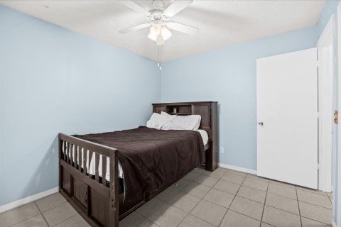 House in Port St. Lucie, Florida 3 bedrooms, 175.77 sq.m. № 2432913 - photo 23