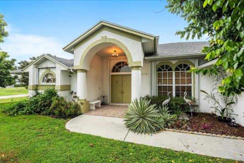 House in Port St. Lucie, Florida 3 bedrooms, 175.77 sq.m. № 2432913 - photo 2