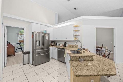 House in Port St. Lucie, Florida 3 bedrooms, 175.77 sq.m. № 2432913 - photo 15