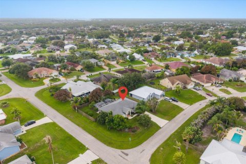House in Port St. Lucie, Florida 3 bedrooms, 175.77 sq.m. № 2432913