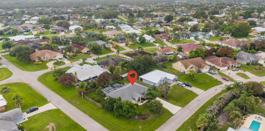 House in Port St. Lucie, Florida 3 bedrooms, 175.77 sq.m. № 2432913