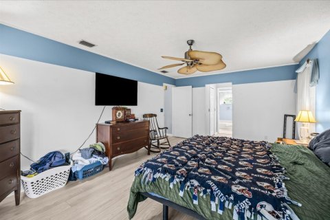 House in Port St. Lucie, Florida 3 bedrooms, 175.77 sq.m. № 2432913 - photo 18