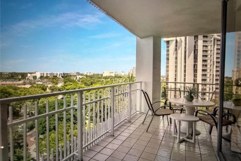 Кондоминиум с 2 спальнями в Майами, Флорида № 2057453