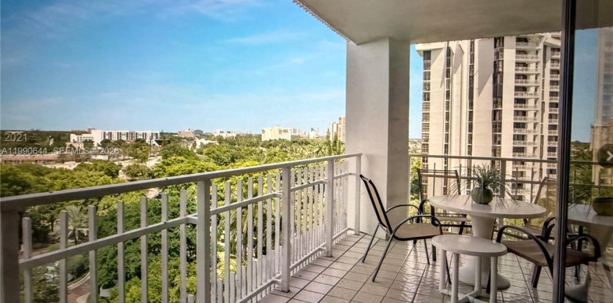 Кондоминиум с 2 спальнями в Майами, Флорида № 2057453