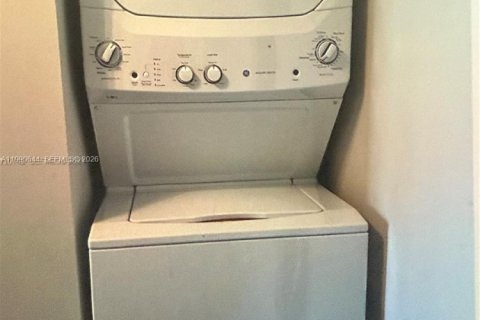 Снять в аренду кондоминиум в Майами, Флорида 2 спальни, 141.21м2, № 2057453 - фото 11