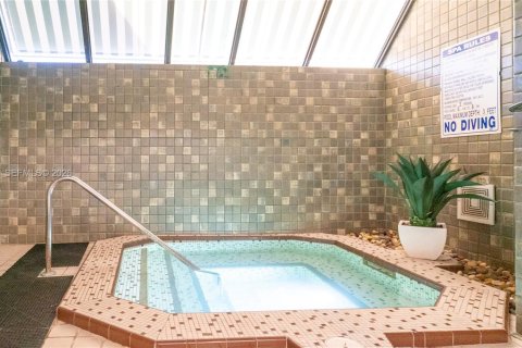 Снять в аренду кондоминиум в Майами, Флорида 2 спальни, 141.21м2, № 2057453 - фото 22