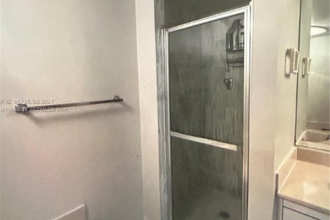 Снять в аренду кондоминиум в Майами, Флорида 2 спальни, 141.21м2, № 2057453 - фото 9