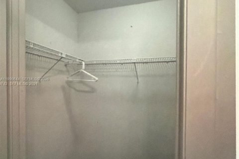 Снять в аренду кондоминиум в Майами, Флорида 2 спальни, 141.21м2, № 2057453 - фото 6