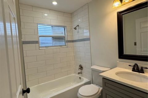 House in Winter Park, Florida 4 bedrooms, 148.46 sq.m. № 1916377 - photo 27