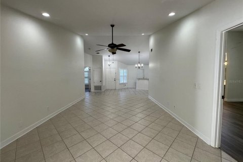 House in Winter Park, Florida 4 bedrooms, 148.46 sq.m. № 1916377 - photo 13