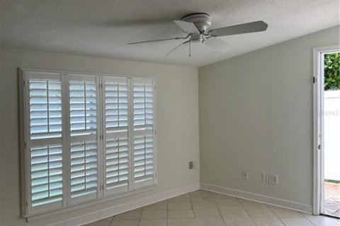 House in Winter Park, Florida 4 bedrooms, 148.46 sq.m. № 1916377 - photo 9