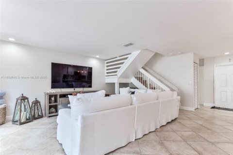 Townhouse in Doral, Florida 3 bedrooms, 176.33 sq.m. № 1854945 - photo 5