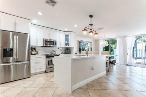 Townhouse in Doral, Florida 3 bedrooms, 176.33 sq.m. № 1854945 - photo 1