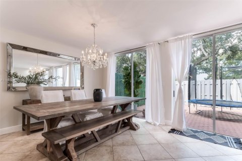 Townhouse in Doral, Florida 3 bedrooms, 176.33 sq.m. № 1854945 - photo 8