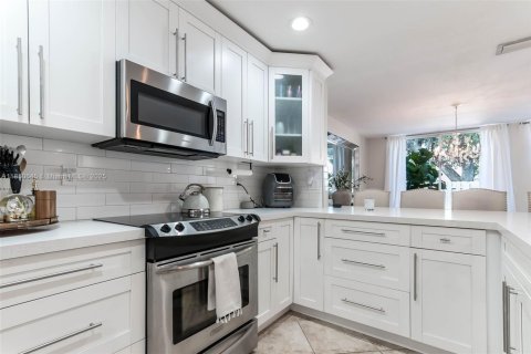 Townhouse in Doral, Florida 3 bedrooms, 176.33 sq.m. № 1854945 - photo 4