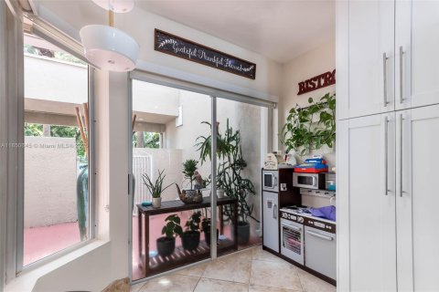 Townhouse in Doral, Florida 3 bedrooms, 176.33 sq.m. № 1854945 - photo 7