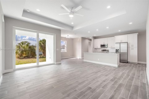 House in LaBelle, Florida 4 bedrooms, 154.4 sq.m. № 1892321 - photo 4