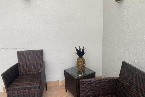 Touwnhouse à vendre à Tamarac, Floride: 3 chambres, 138.98 m2 № 1961848 - photo 10
