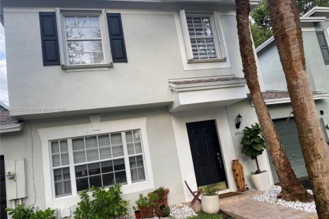 Touwnhouse à vendre à Tamarac, Floride: 3 chambres, 138.98 m2 № 1961848 - photo 8