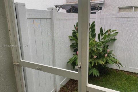 Touwnhouse à vendre à Tamarac, Floride: 3 chambres, 138.98 m2 № 1961848 - photo 15