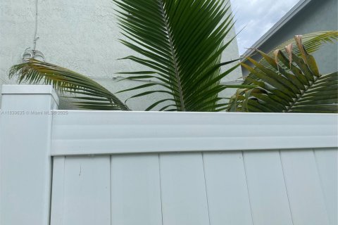 Touwnhouse à vendre à Tamarac, Floride: 3 chambres, 138.98 m2 № 1961848 - photo 2