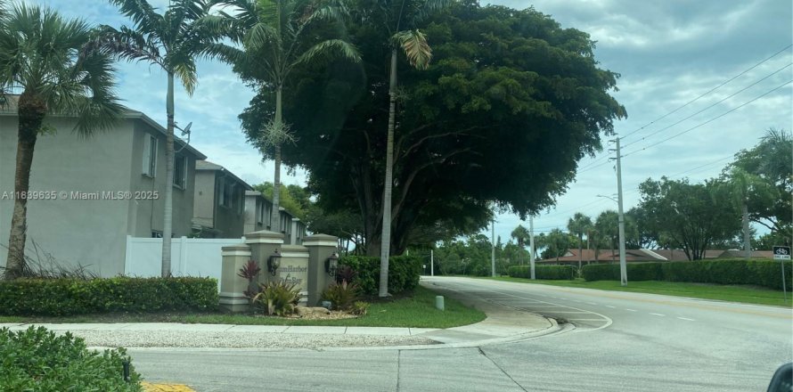 Touwnhouse à Tamarac, Floride 3 chambres, 138.98 m2 № 1961848