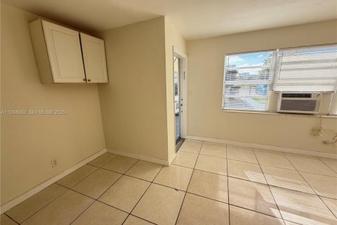 Снять в аренду квартиру в Форт-Лодердейл, Флорида 27.87м2, № 1992732 - фото 6