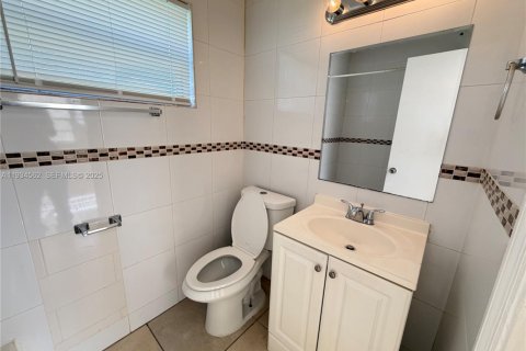 Снять в аренду квартиру в Форт-Лодердейл, Флорида 27.87м2, № 1992732 - фото 9