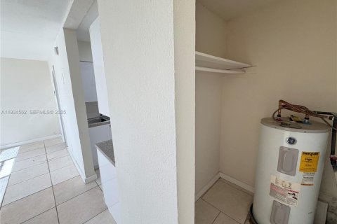 Снять в аренду квартиру в Форт-Лодердейл, Флорида 27.87м2, № 1992732 - фото 7
