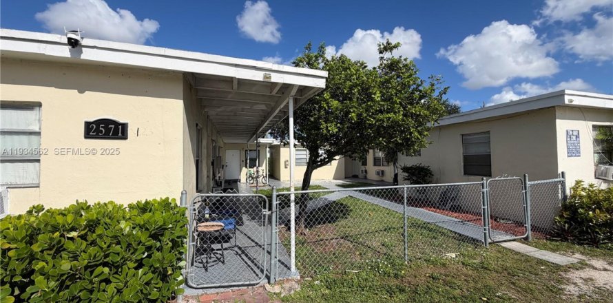 Студия в Форт-Лодердейл, Флорида № 1992732