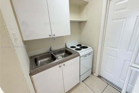 Снять в аренду квартиру в Форт-Лодердейл, Флорида 27.87м2, № 1992732 - фото 4