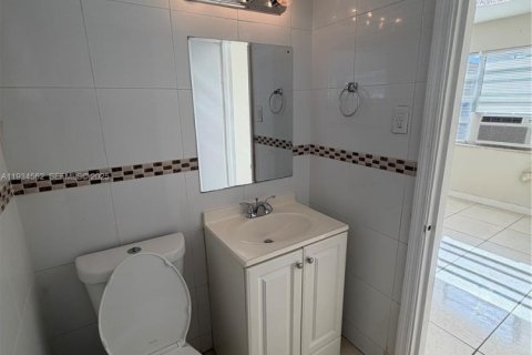 Снять в аренду квартиру в Форт-Лодердейл, Флорида 27.87м2, № 1992732 - фото 12