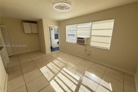 Снять в аренду квартиру в Форт-Лодердейл, Флорида 27.87м2, № 1992732 - фото 8
