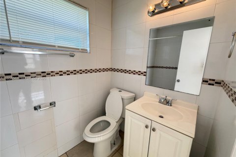 Снять в аренду квартиру в Форт-Лодердейл, Флорида 27.87м2, № 1992732 - фото 10