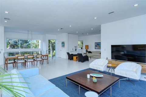 House in Sarasota, Florida 3 bedrooms, 328.04 sq.m. № 252485 - photo 9