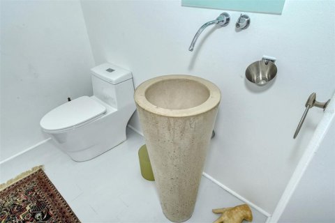 House in Sarasota, Florida 3 bedrooms, 328.04 sq.m. № 252485 - photo 20