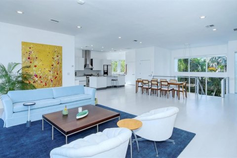 House in Sarasota, Florida 3 bedrooms, 328.04 sq.m. № 252485 - photo 8