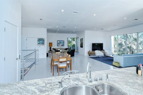 House in Sarasota, Florida 3 bedrooms, 328.04 sq.m. № 252485 - photo 16