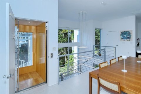 House in Sarasota, Florida 3 bedrooms, 328.04 sq.m. № 252485 - photo 27