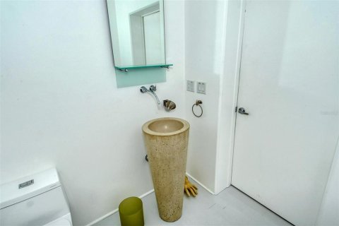 House in Sarasota, Florida 3 bedrooms, 328.04 sq.m. № 252485 - photo 21