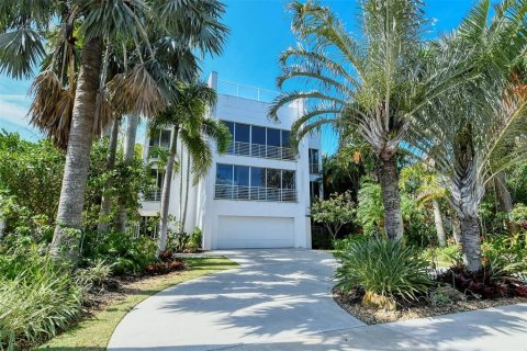 House in Sarasota, Florida 3 bedrooms, 328.04 sq.m. № 252485 - photo 2