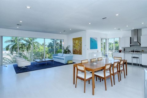 House in Sarasota, Florida 3 bedrooms, 328.04 sq.m. № 252485 - photo 5