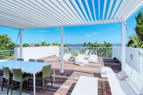 House in Sarasota, Florida 3 bedrooms, 328.04 sq.m. № 252485 - photo 28