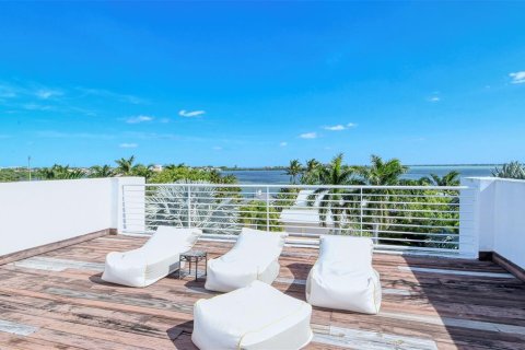 House in Sarasota, Florida 3 bedrooms, 328.04 sq.m. № 252485 - photo 30