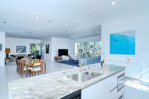 House in Sarasota, Florida 3 bedrooms, 328.04 sq.m. № 252485 - photo 15