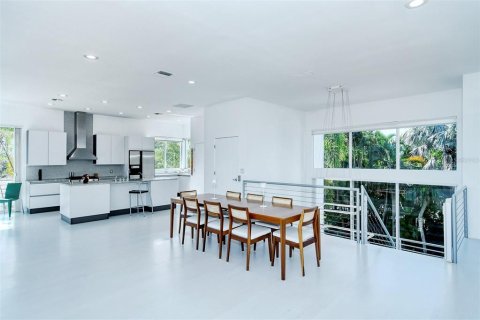 House in Sarasota, Florida 3 bedrooms, 328.04 sq.m. № 252485 - photo 11